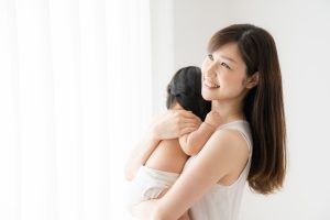 お肌が未熟な赤ちゃんは、保湿剤で保護をしましょう。